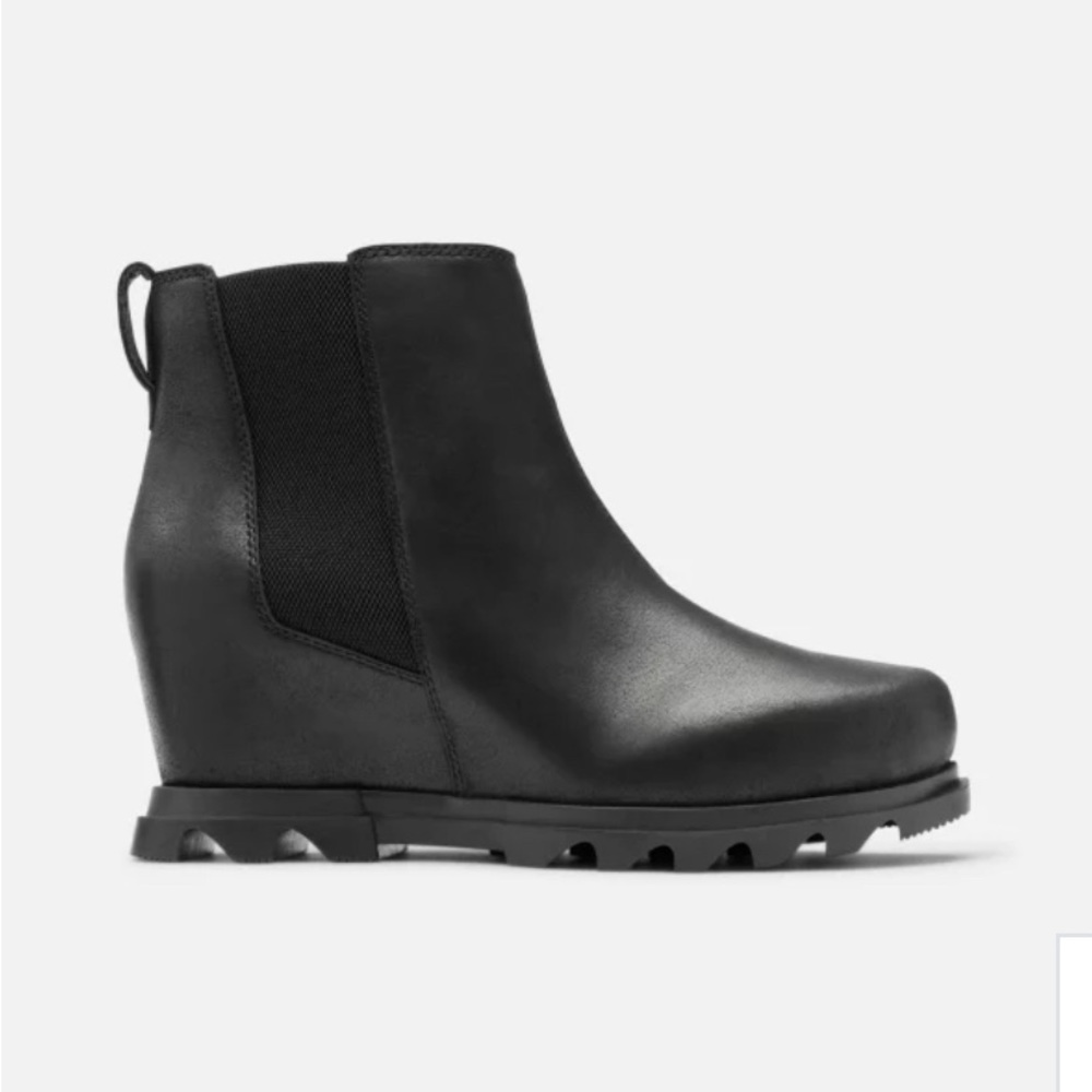 WOMEN'S JOAN OF ARCTIC™ WEDGE III CHELSEA BOOTIE. (8.5)